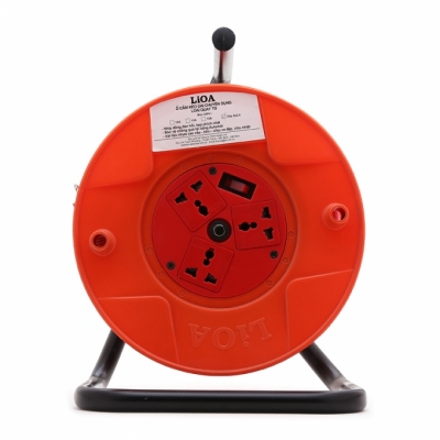 Ổ cắm kéo dài quay tay kiểu rulo dùng cho công trường LiOA QT3025-RD, 3 ổ cắm đa năng có nắp che an toàn, chiều dài 30m, công suất 10A, có 1 công tắc & có bảo vệ quá tải bằng CB.