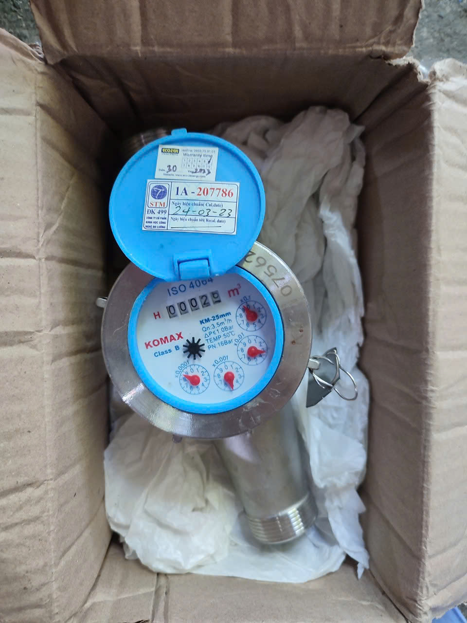 Đồng hồ nước Komax inox DN32 kèm rắc co ( không hiệu chuẩn)