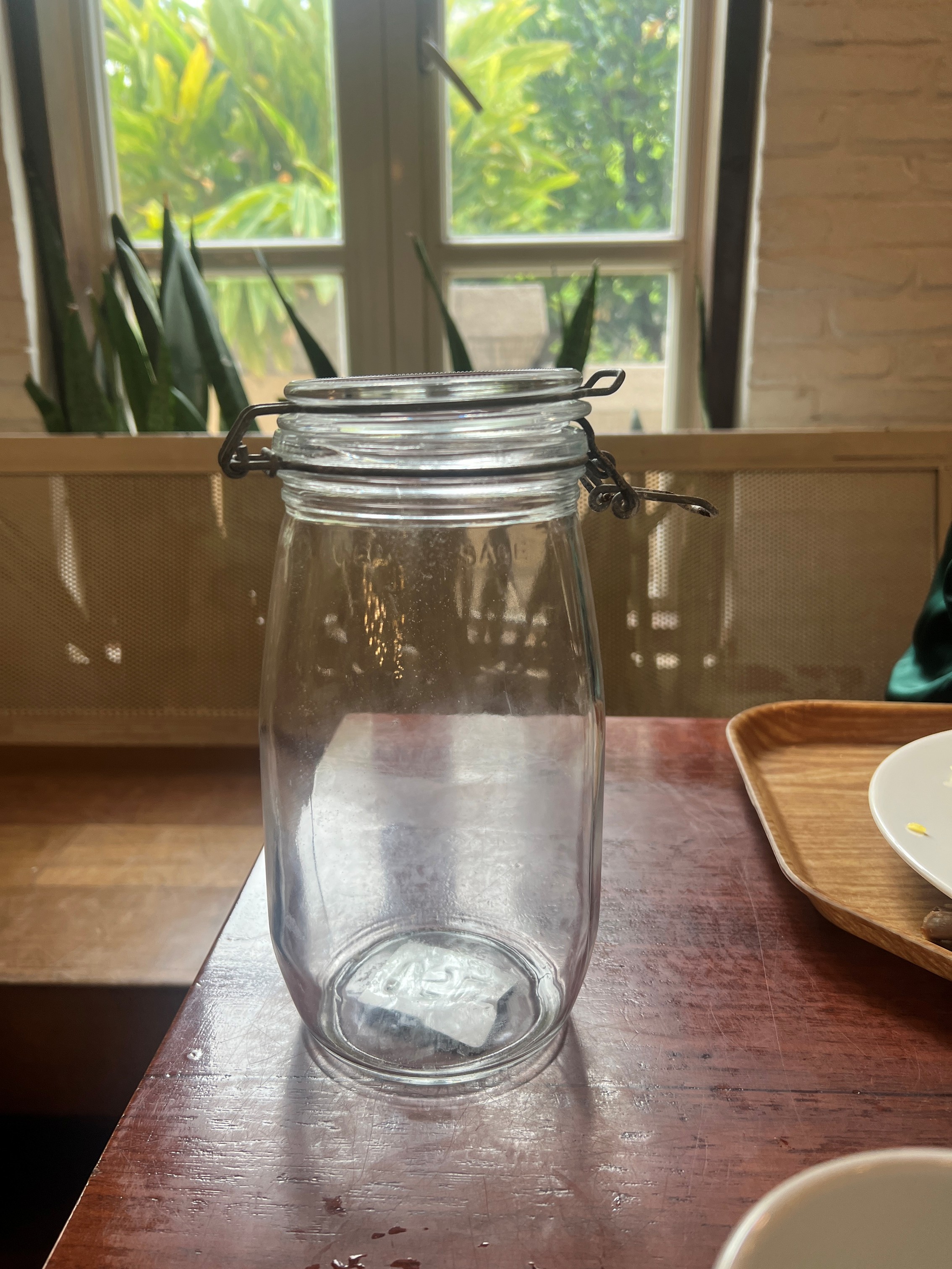 Hũ thủy tinh tròn nắp cài 1500ml, cao 22 x ngang 11.7cm