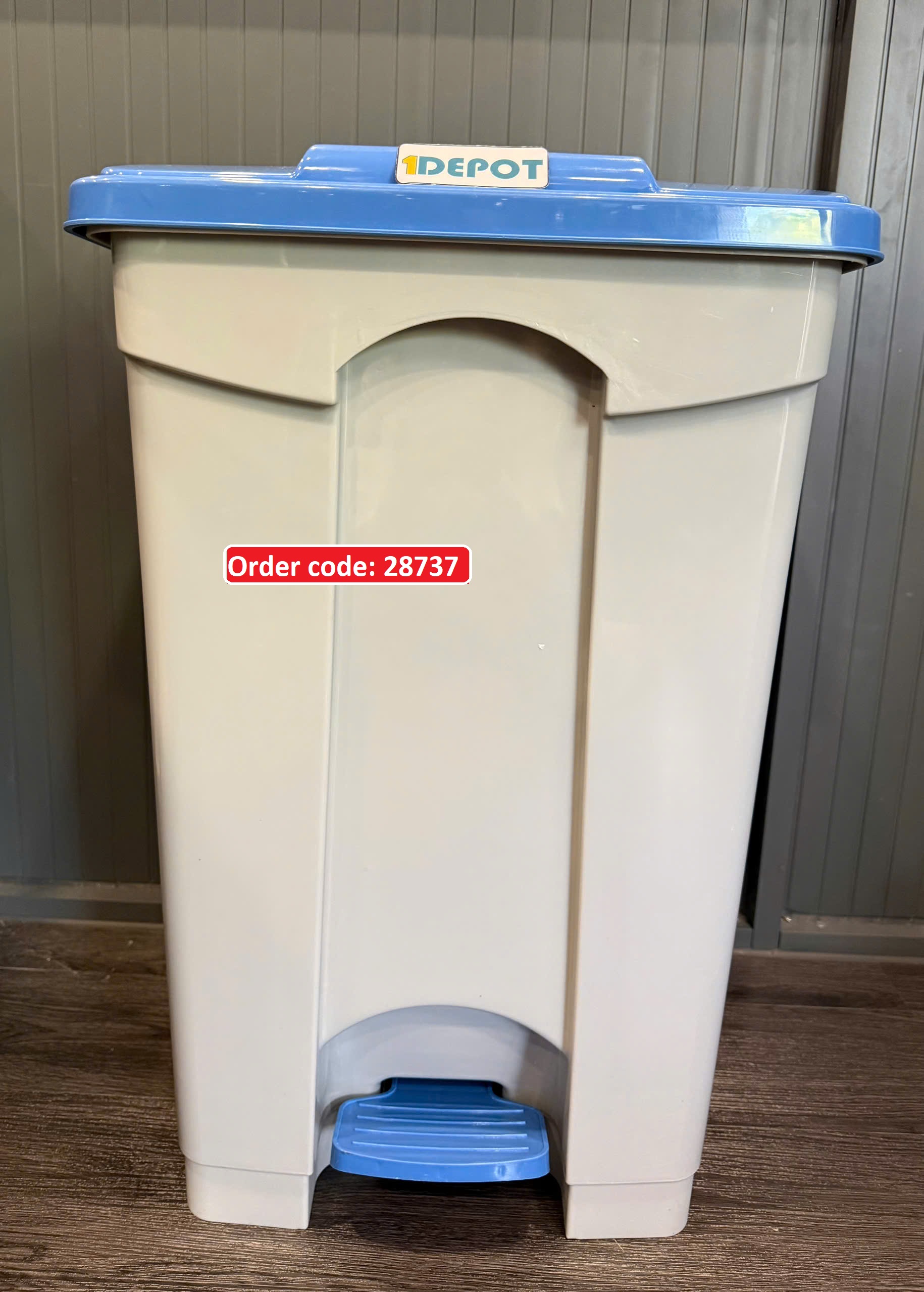 Thùng rác nhựa PP, 395 x 405 x 655mm, dung tích 70L, có bàn đạp chân, màu xanh dương, xanh lá, đỏ